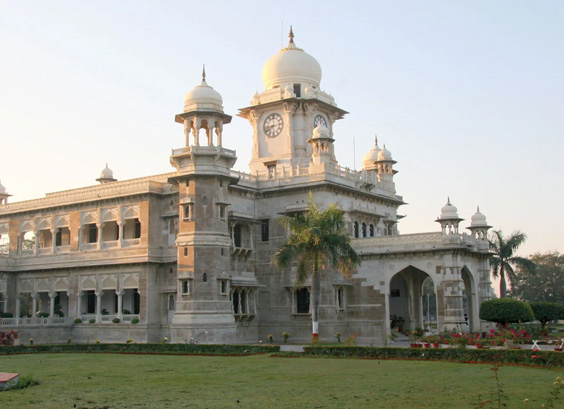 Ajmer to Indore Taxi